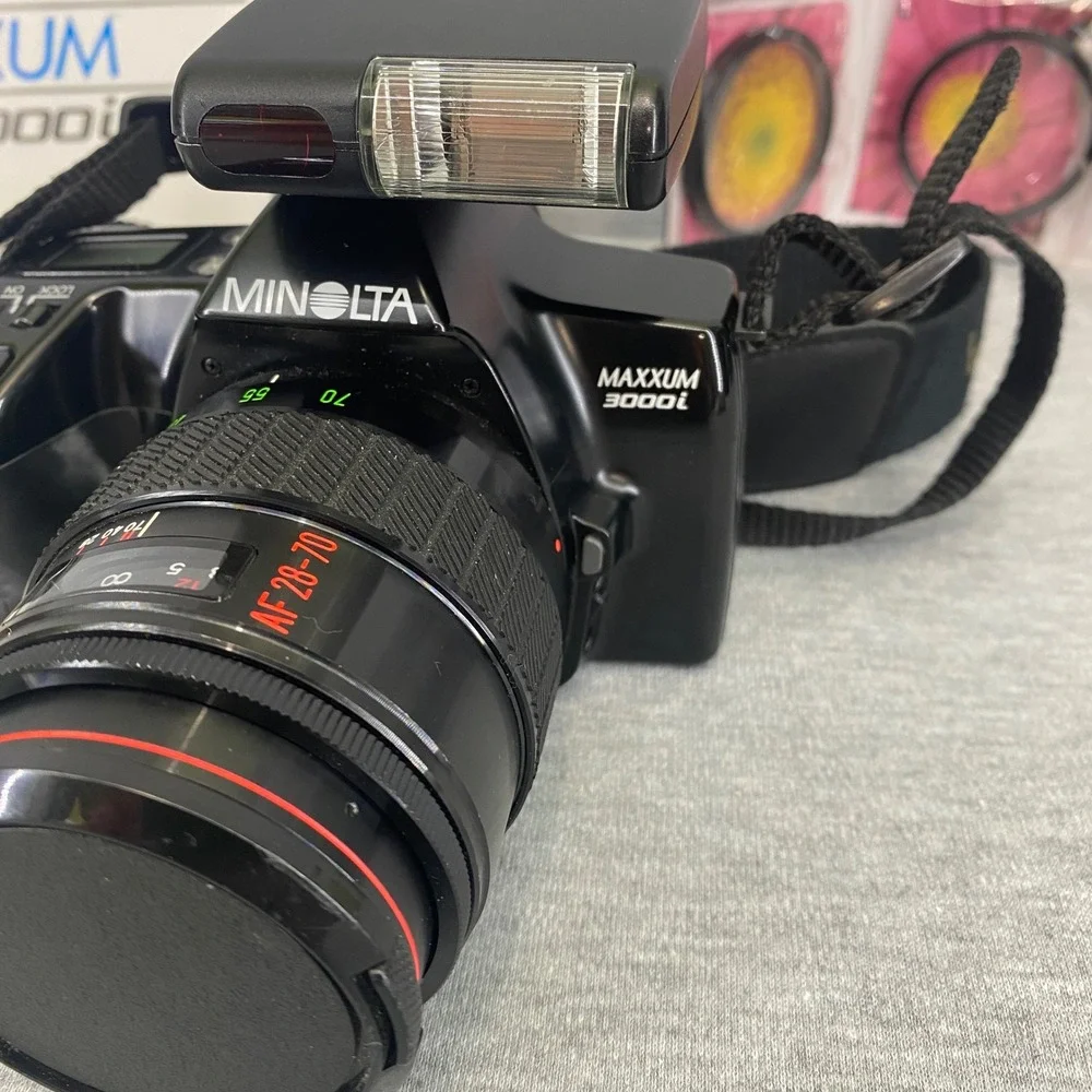 Minolta Maxxum 3000i Film Camera Black SLR AF 28-70mm Lens Flash With Bag